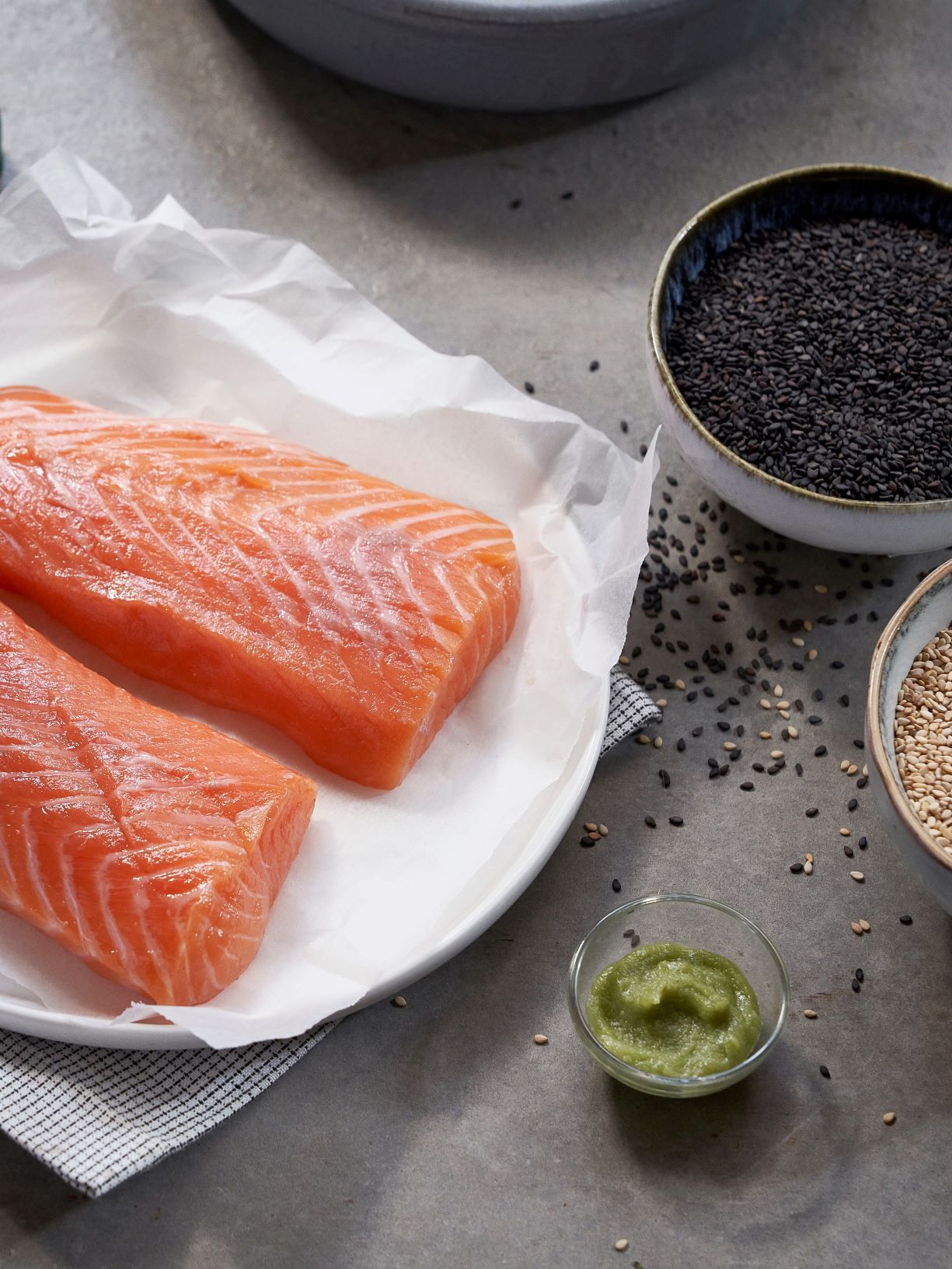 Marinierter Lachs mit Sesam - BERTOLLI Olivenöl